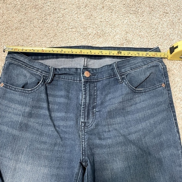 Old Navy Women’s Jeans Size 12 Mid Rise Super Skinny Cotton Classic - Picture 4 of 9